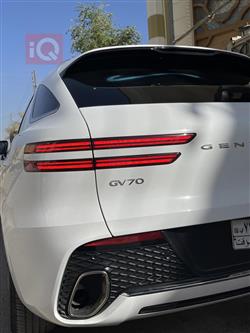 جێنسس GV70